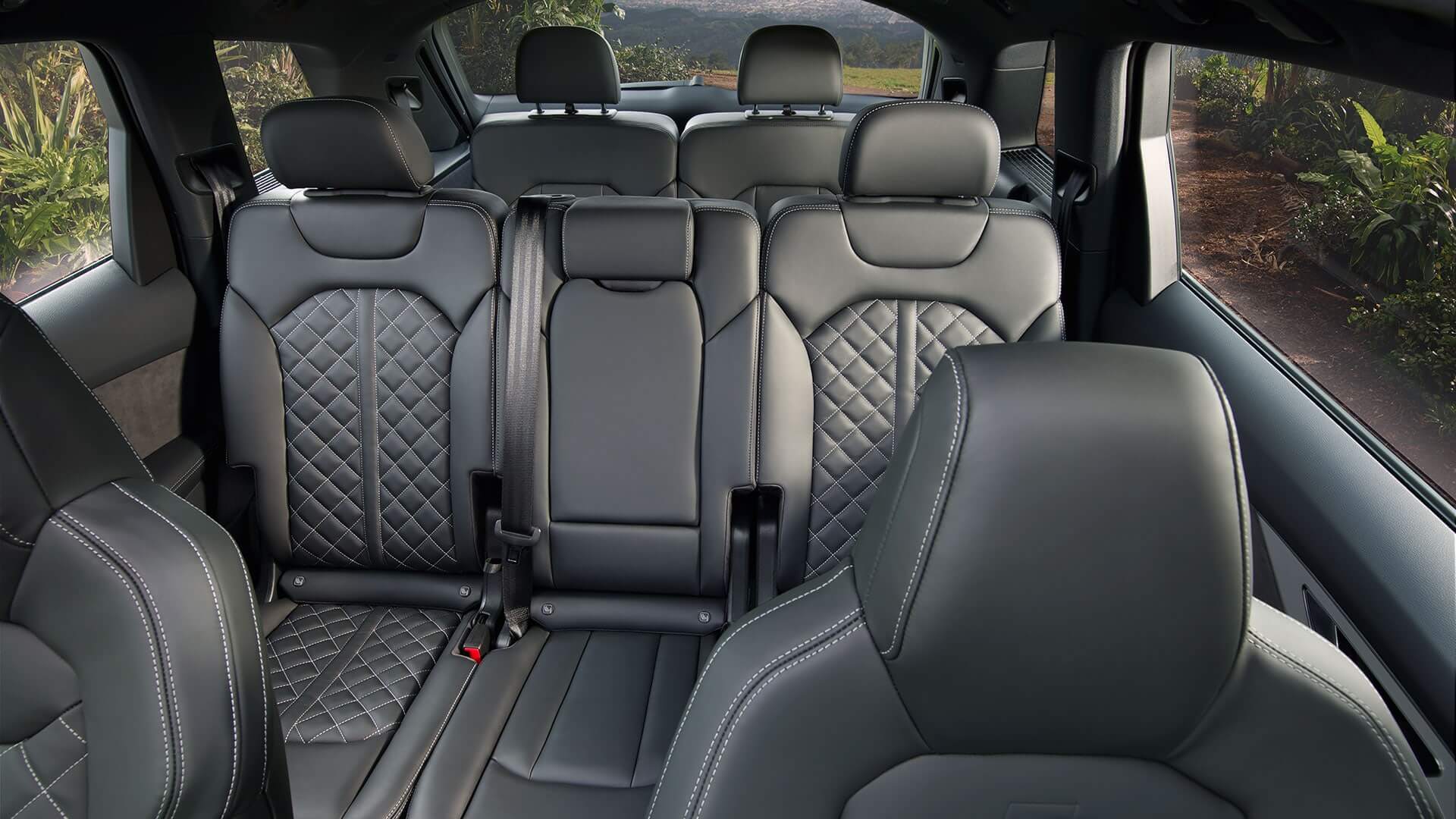 Không gian rộng rãi, thoải mái bên trong Audi Q7